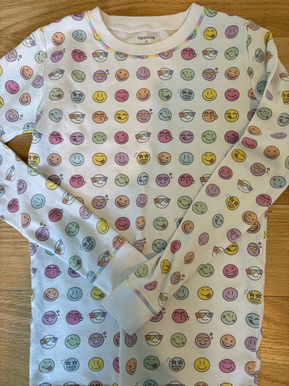 Noomie Kids White Emoji Print Pajama Set - Multicolor Smiley Pattern